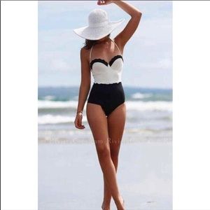 Gorgeous Color Block Pin Up One Piece Swimsuit